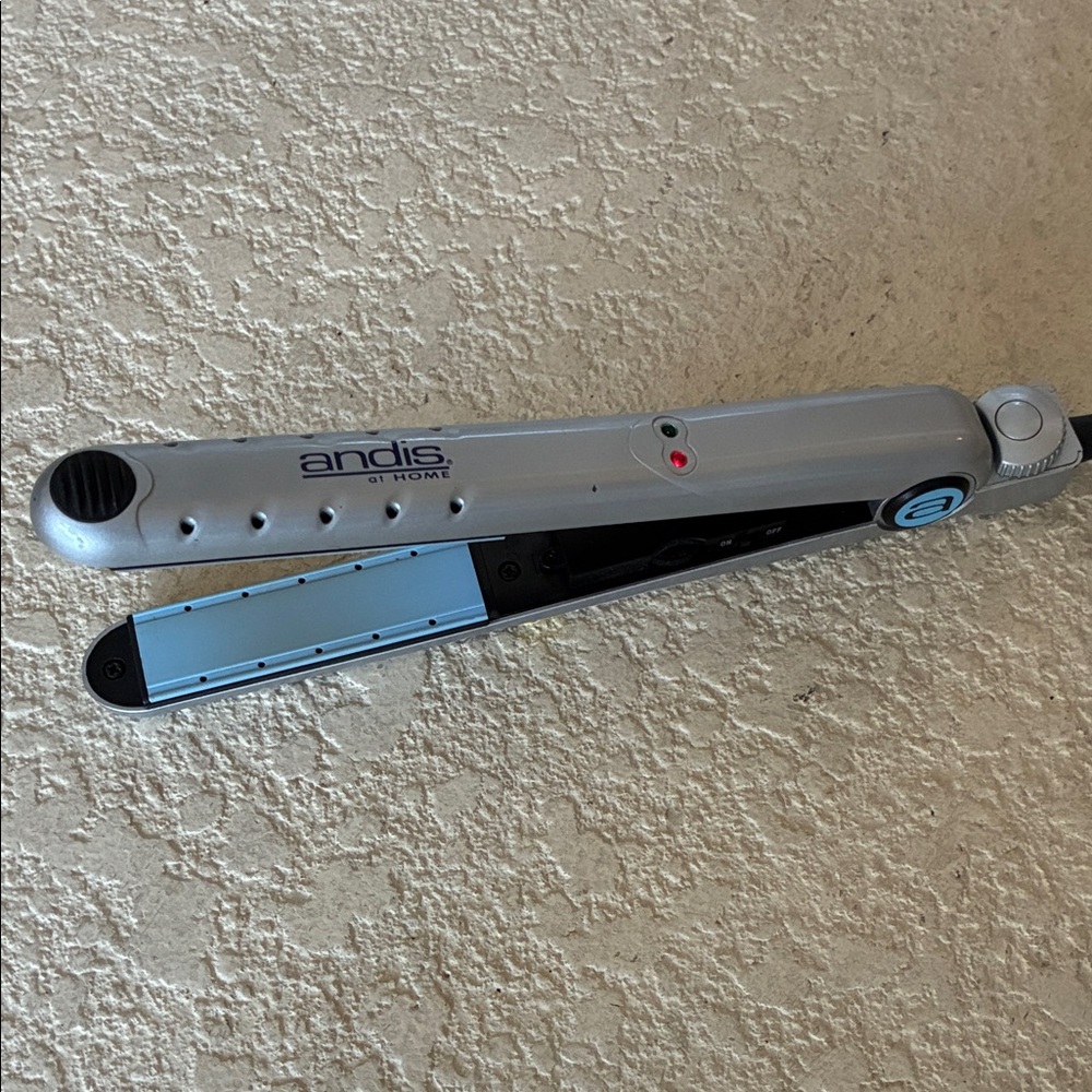Andis Silver Flat Iron with Light Blue Plates